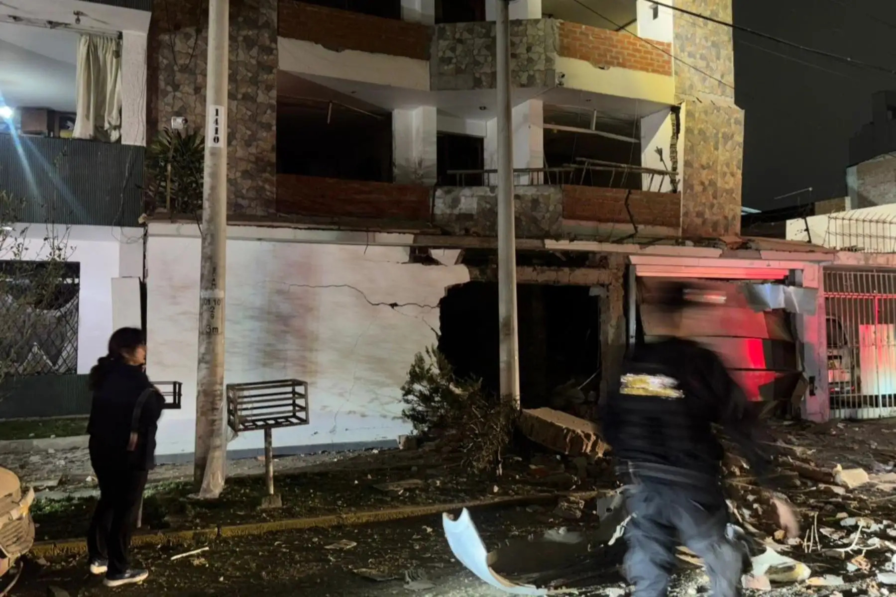 Nuevo atentado con explosivos destruye varias casas en Trujillo